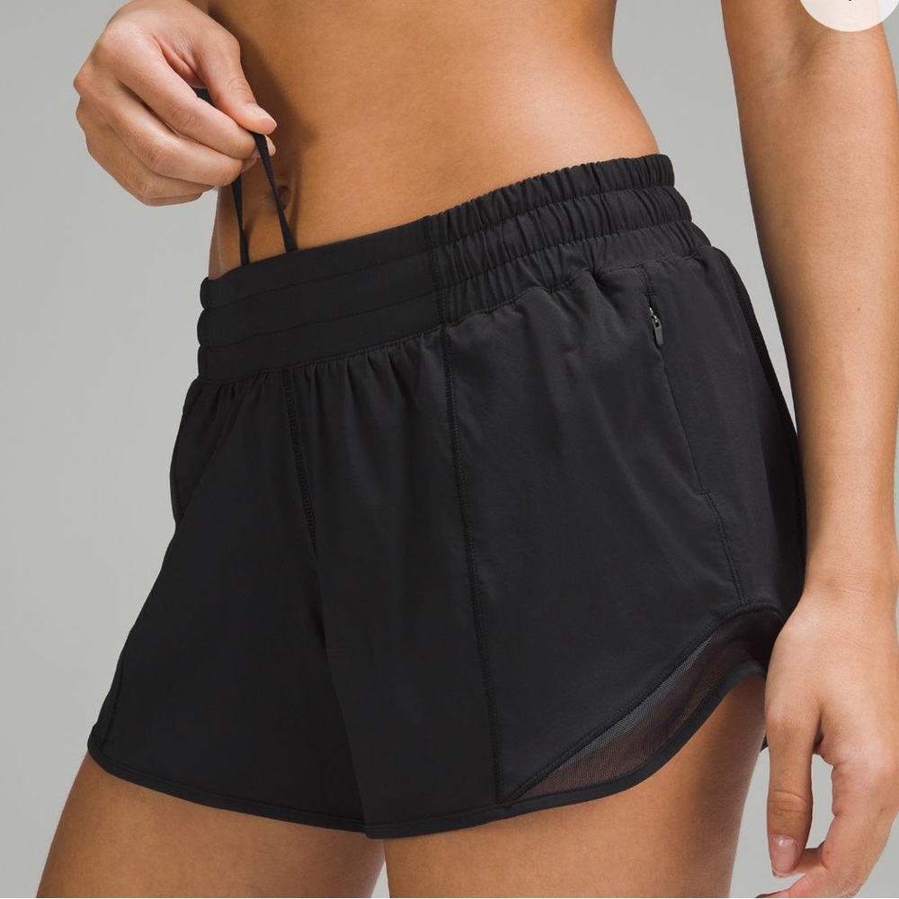NWT - Lululemon Hotty Hot Low-Rise Lined Short 4" - Size 6 (Black)